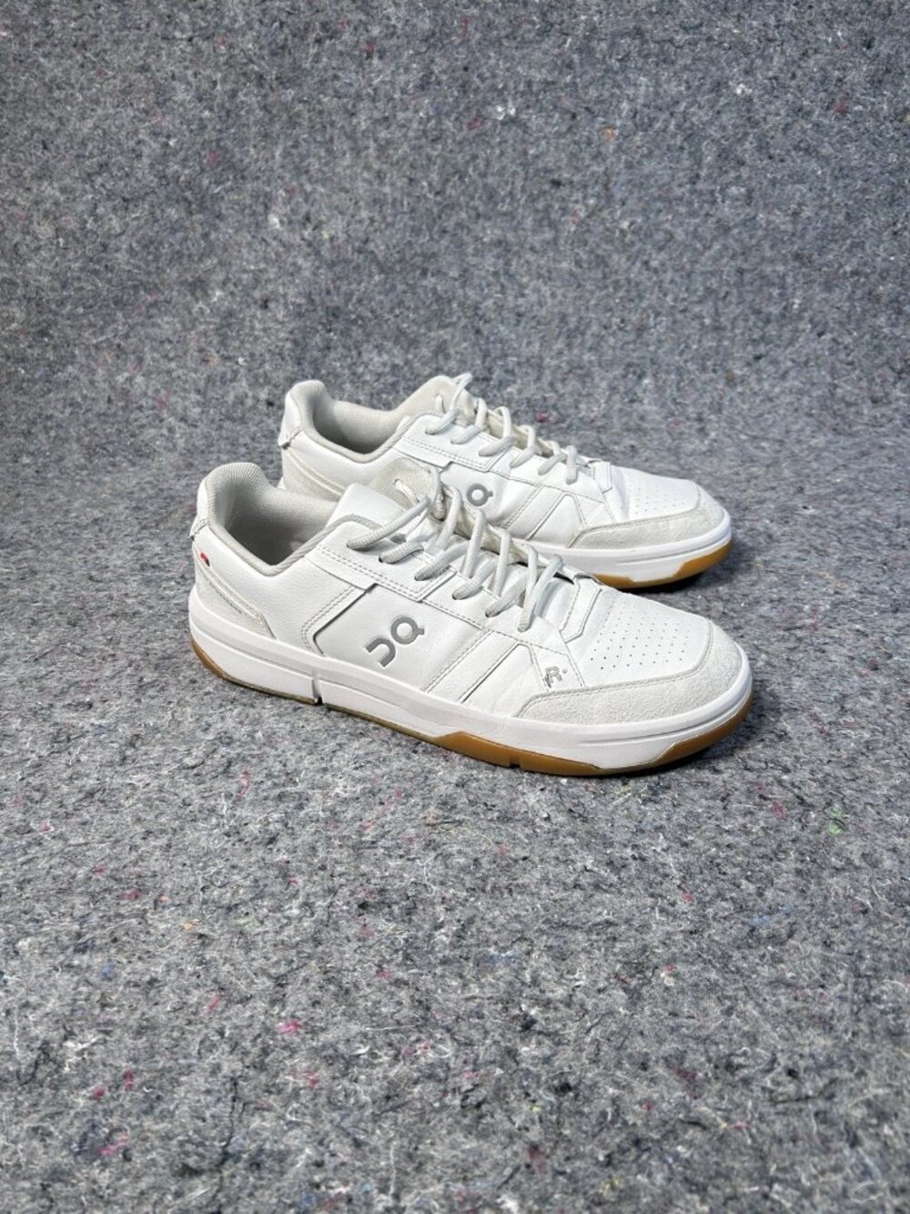 On The Roger Clubhouse White Ivory Gum Sneakers Mens US 11 EU 45 UK 10.5